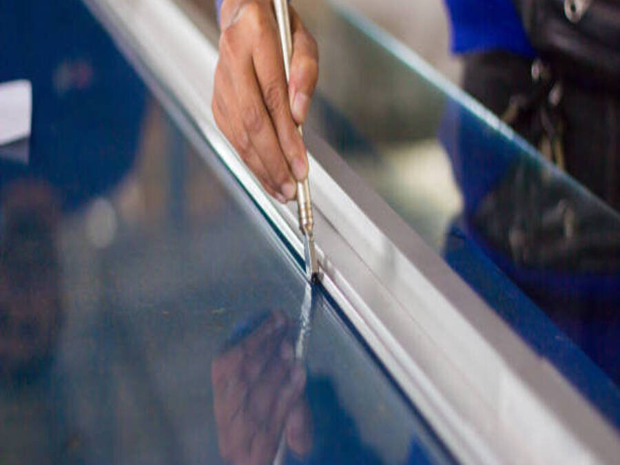 Est-ce qu’un professionnel du dépannage vitrerie à Lyon peut intervenir sur des cloisons vitrées intérieures ?