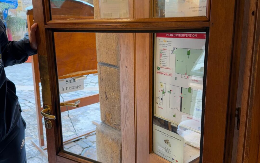 Peut-on faire une réparation de vitre à Lyon après un impact sans remplacer toute la fenêtre ?