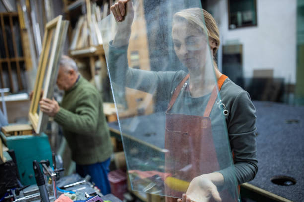 Quels sont les délais moyens pour la pose d’une nouvelle vitrine par un vitrier à Lyon ?
